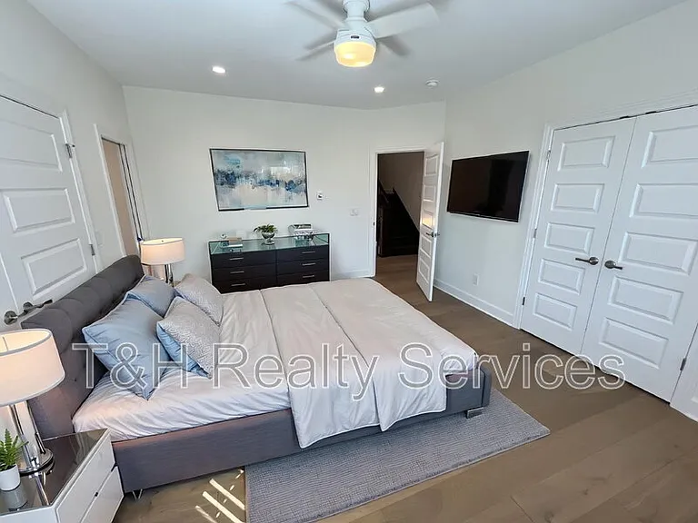 822 Union St — Photo 17