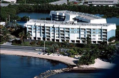 2nd image of 1901 S Roosevelt Blvd APT 405-E