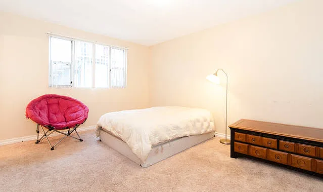 640 Elm Ave #R3 — Photo 3