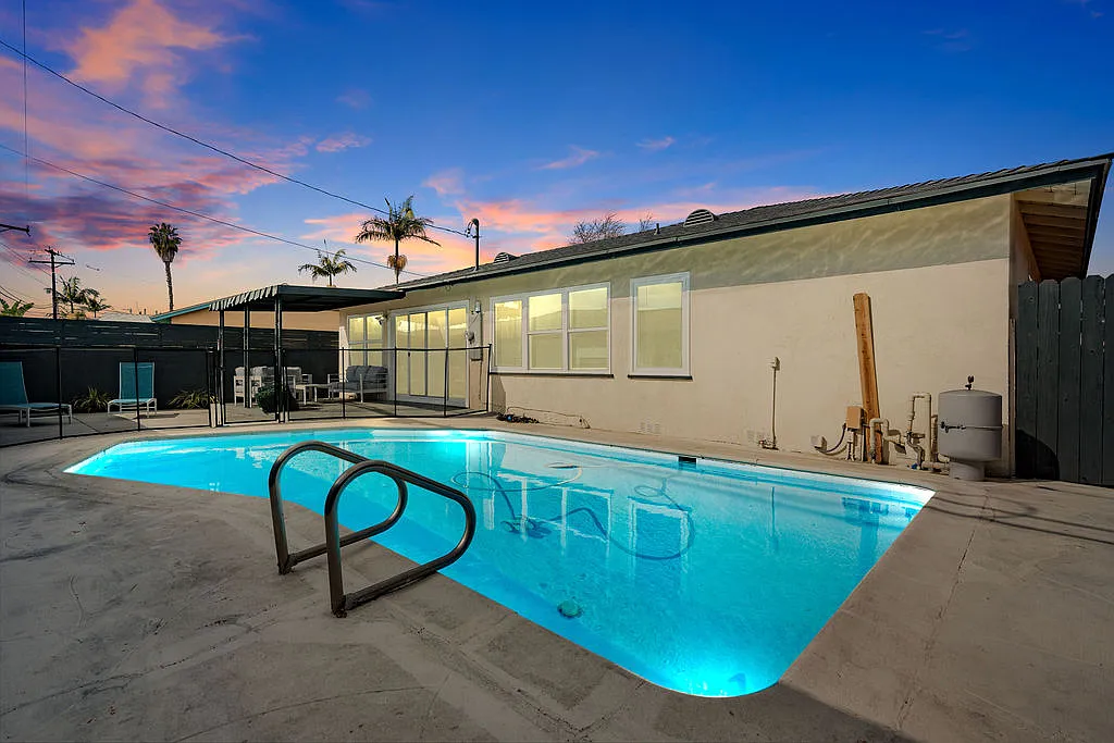 4 bed, 1390 sqft, $9,500 — Photo 1