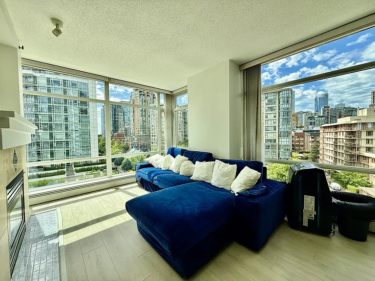 189 Aquarius Mews — Photo 11