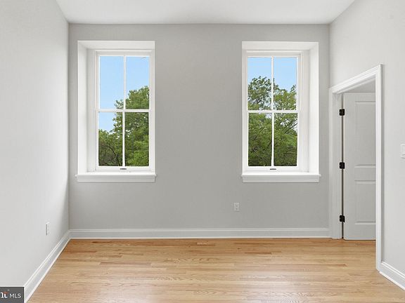 4th image of 337 S Fremont Ave