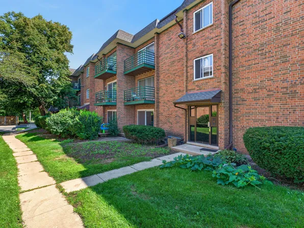 1029 Buccaneer Dr APT 1-01, Schaumburg, IL 60173