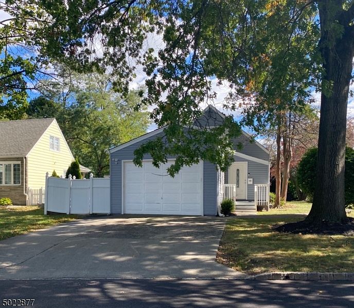 1st image of 168 Beech St