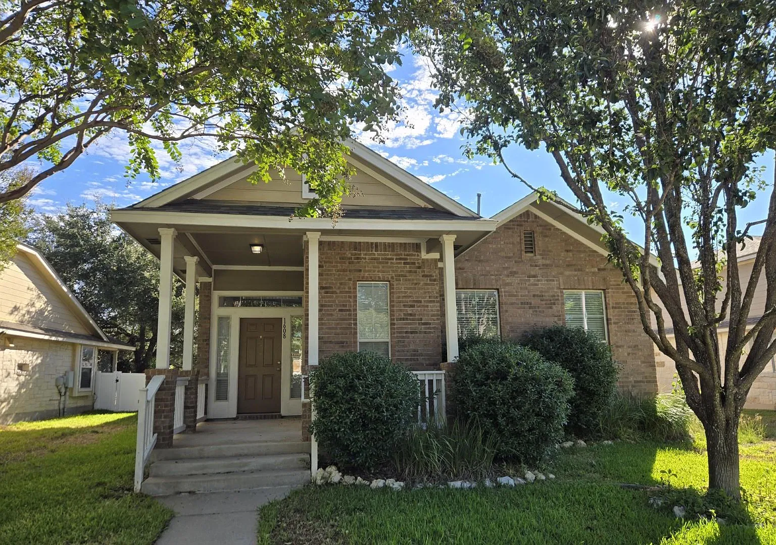3 bed, 2.5 bath, 1628 sqft, $1,950 — Photo 1