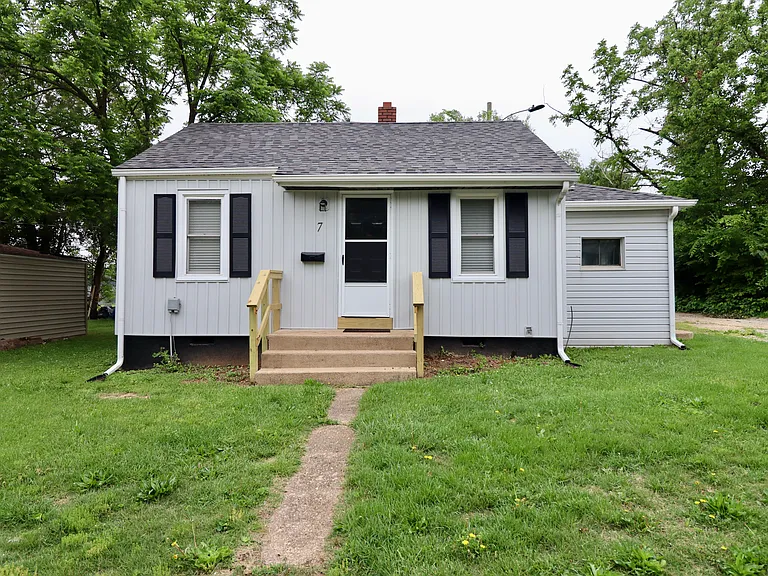 7 Hickory Ln — Photo 1