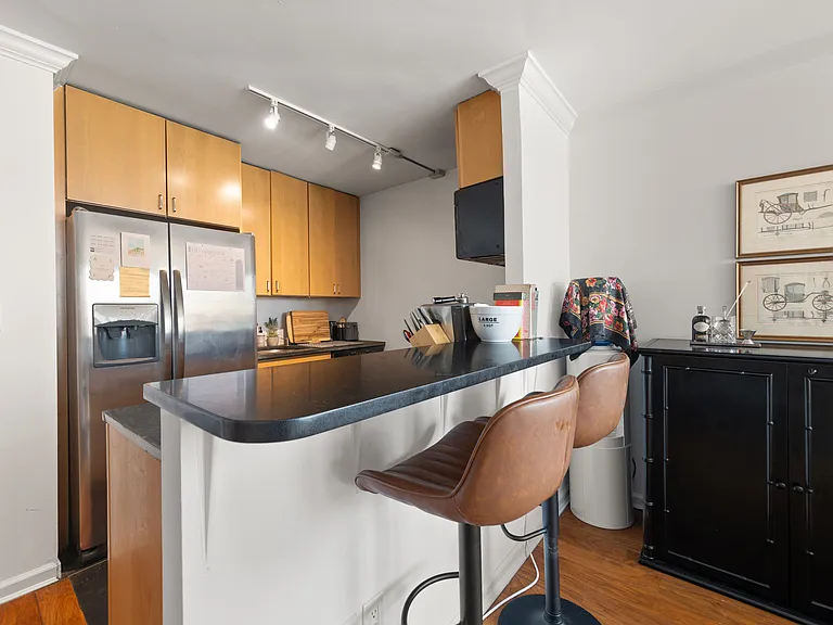 222 W 14th St #11F — Photo 4