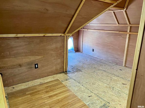 102 W Lorton St, Roodhouse, IL 62082