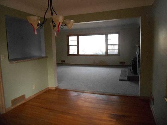 5th image of 180 Stanley St E
