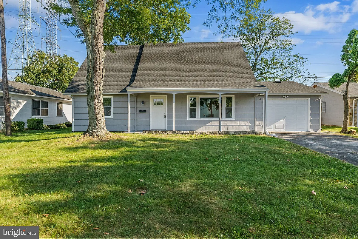 Building Photo - 12 Holbrook Ln
