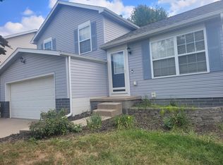 17833 Lillian St, Omaha, NE 68136