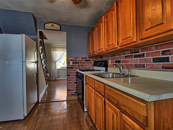 5th image of 3046 Grant St