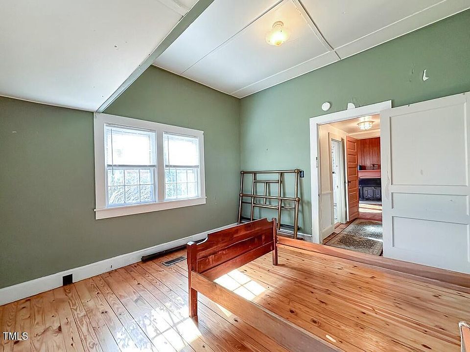 28th image of 302 Halifax St