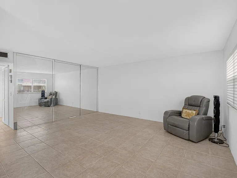 65 Saxony Cir #65-B — Photo 6