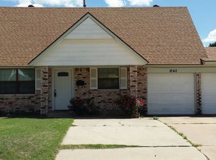 1040 SW 2nd St, Moore, OK 73160