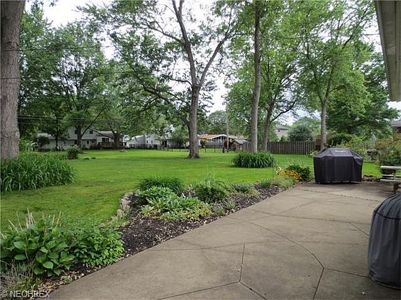 3rd image of 353 Wyleswood Dr