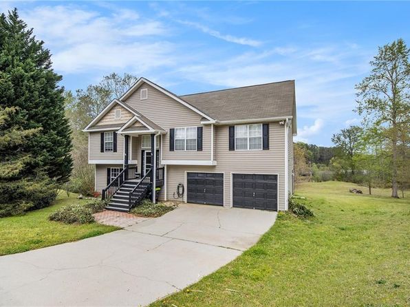125 Bombay Ln, Grantville, GA 30220
