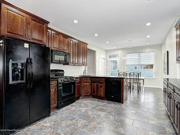 5th image of 101 Canary Dr