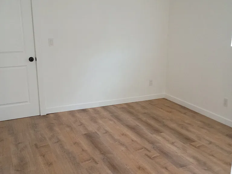 660 Monmouth St — Photo 18