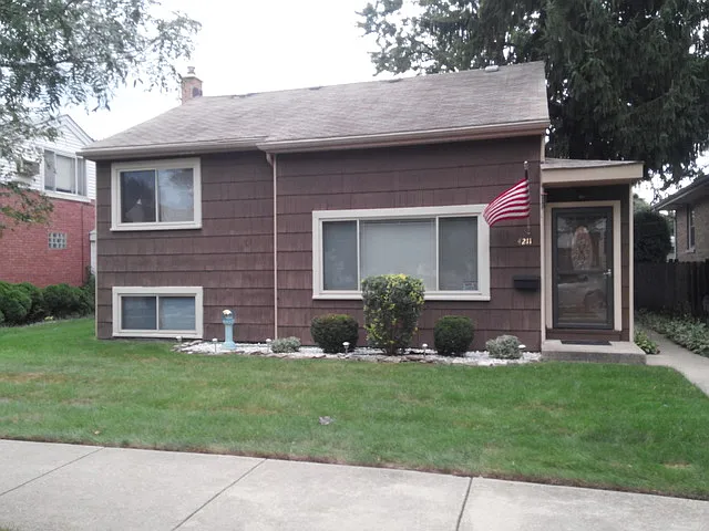 4211 Maple Ave photo 1