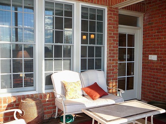 Relax on Screened Porch w/Western Sunsets!