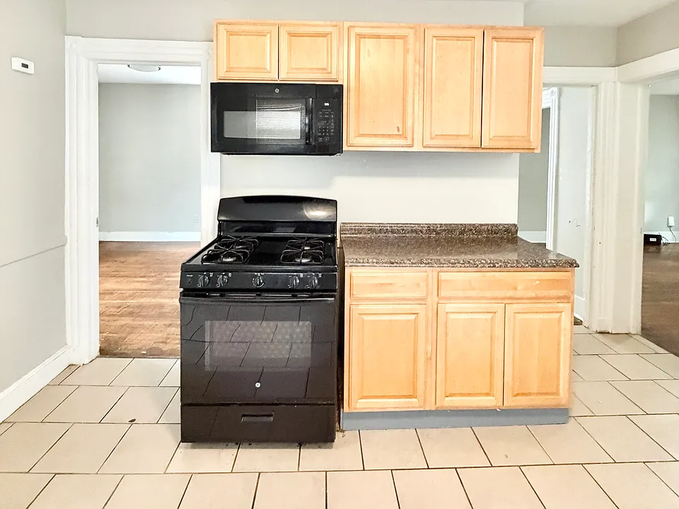 271 Howard Ave #2A