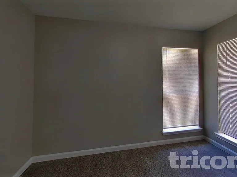 16027 Hidden Acres Dr — Photo 14