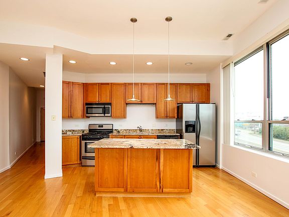 5th image of 1001 N Milwaukee Ave APT 301
