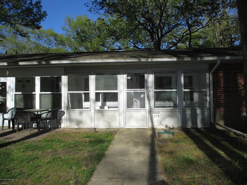 1st image of 137C Farrington Ct #137C