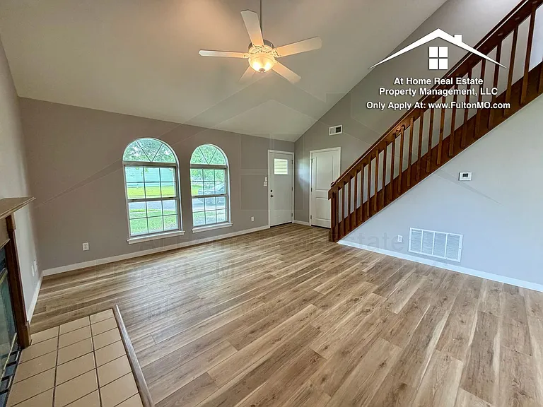 2717 Mayflower Dr — Photo 4