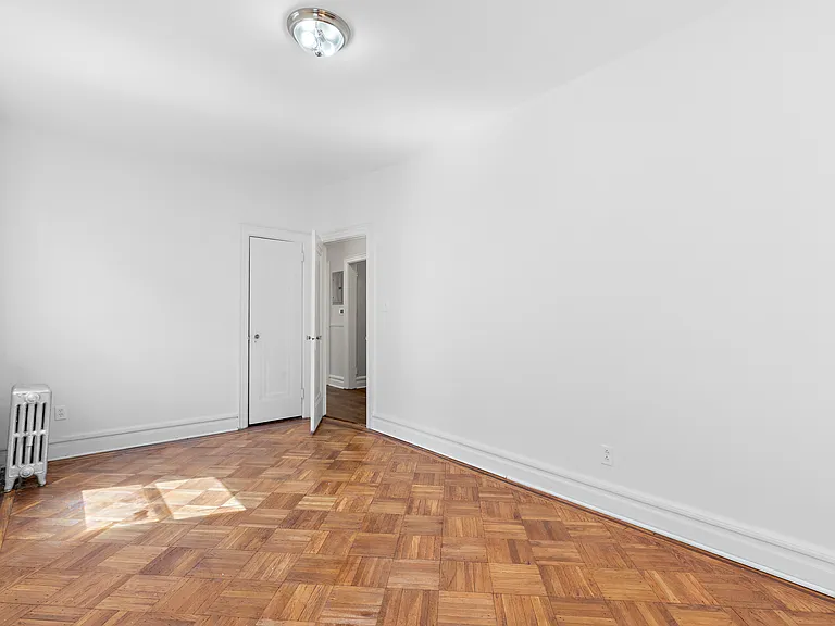 37 Saint Pauls Ave #2 — Photo 8