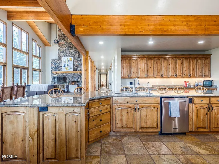 2600 Meadows Dr — Photo 9