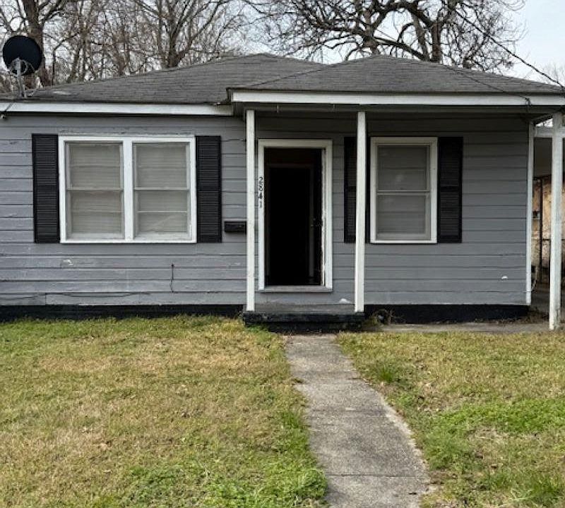 1st image of 2841 Sheldon Dr