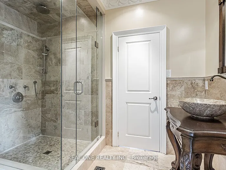 15 Royal Oak Dr — Photo 16