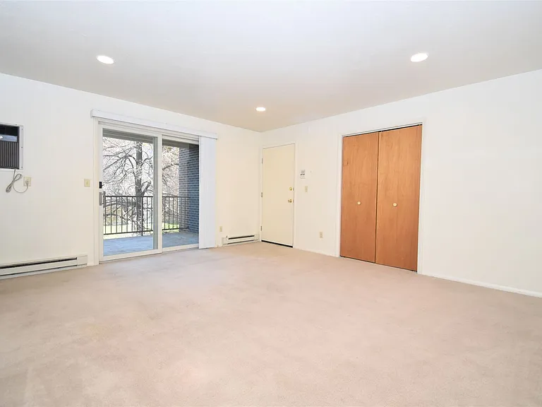 813 W Villard St #73 — Photo 5