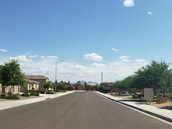4th image of 2951 N 106th Dr