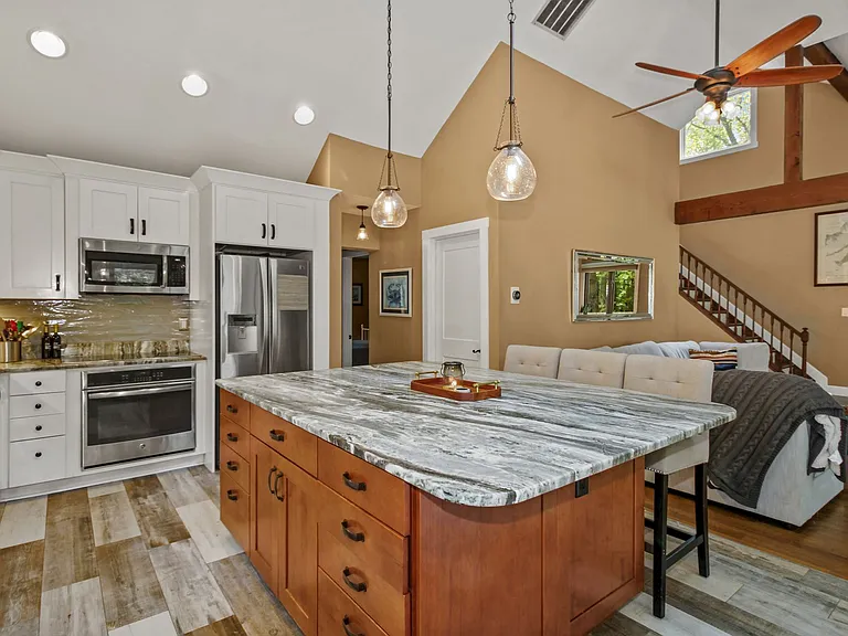 1677 Chinford Trl — Photo 8