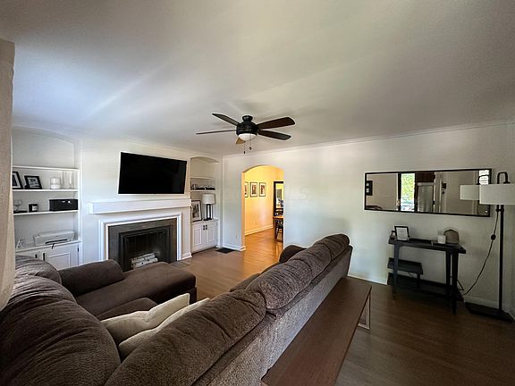 4th image of 2059 Arlington Ave