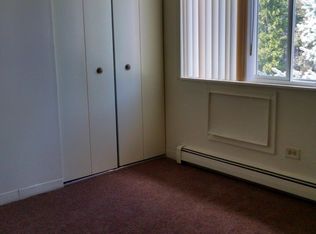 706 W Huntington Commons Rd APT 3A, Mount Prospect, IL 60056