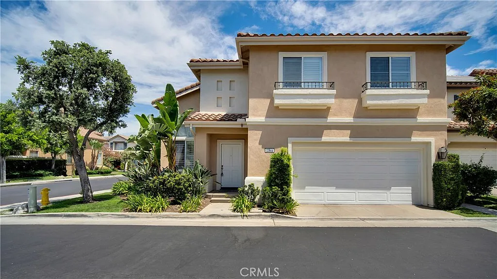 3 bed, 2.5 bath, 1456 sqft, $4,800 — Photo 1