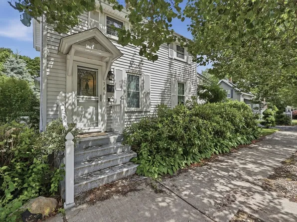 346 Oak St, Clinton, MA 01510
