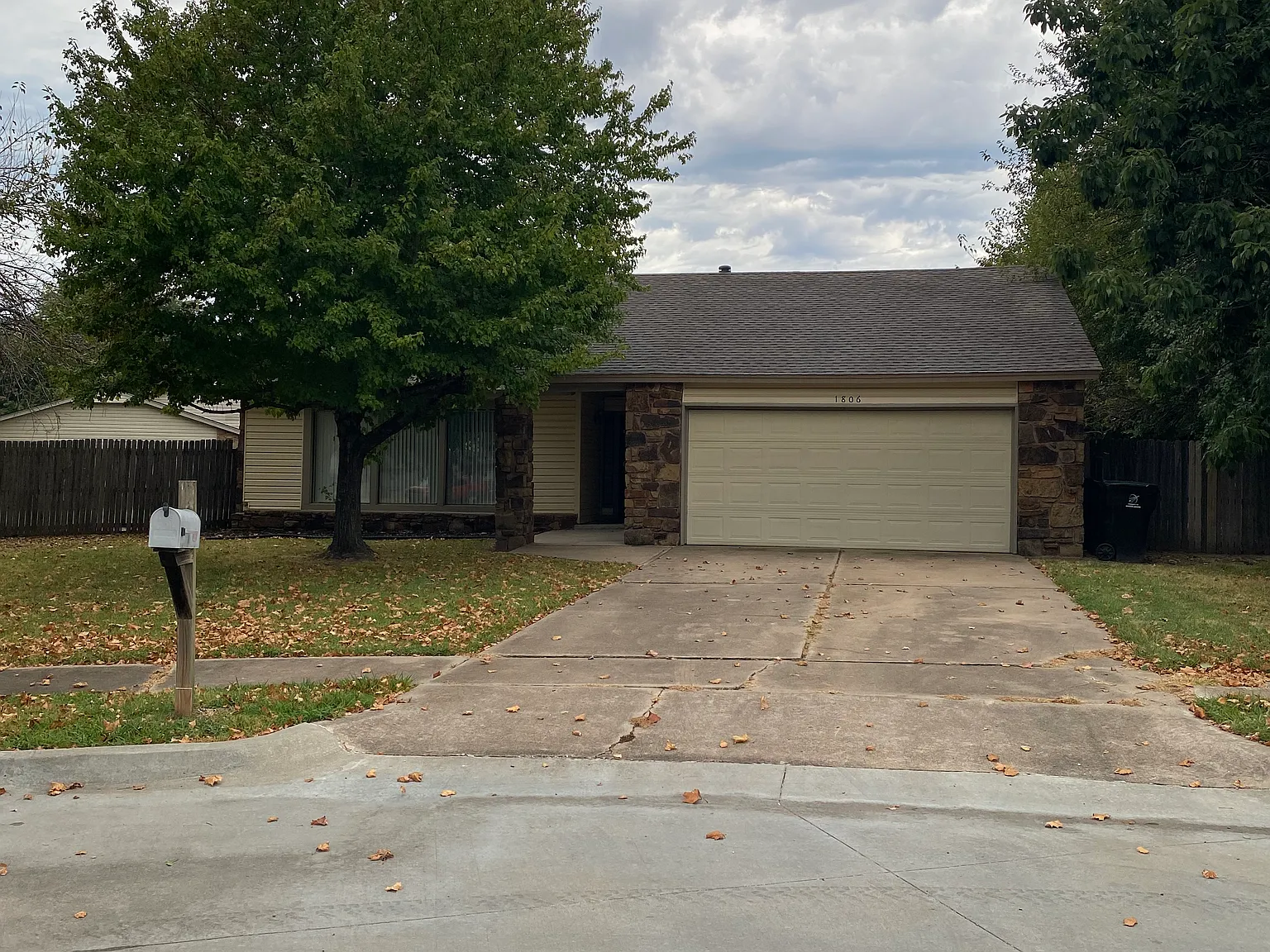 3 bed, 1633 sqft, $1,749 — Photo 1