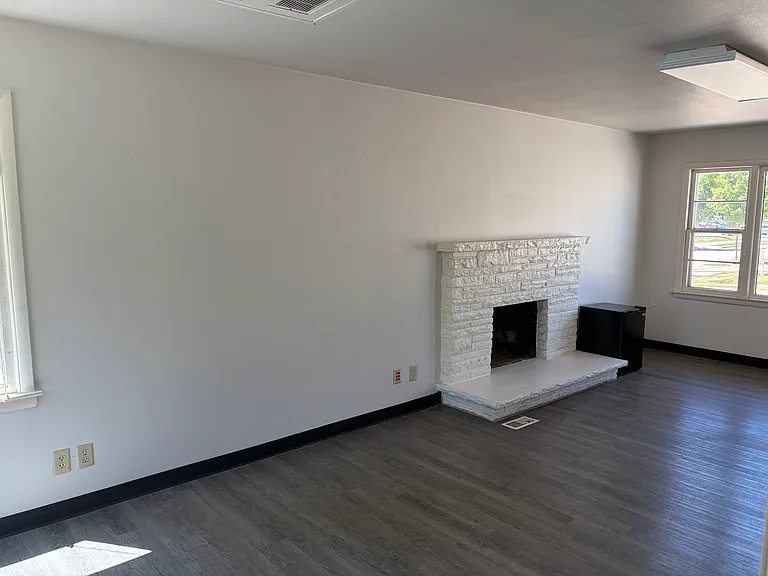 208 Wright St — Photo 3