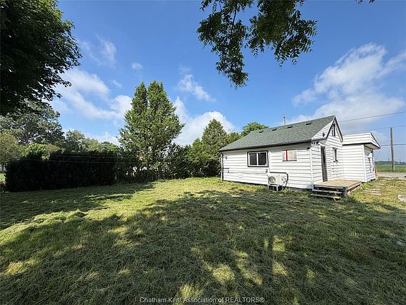 5th image of 656 McNaughton Ave E