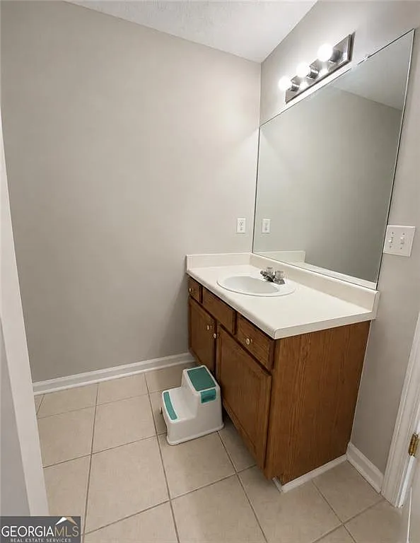3 bed, 1375 sqft, $2,300 — Photo 4