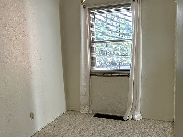 3915 Warren Ave #2 — Photo 10
