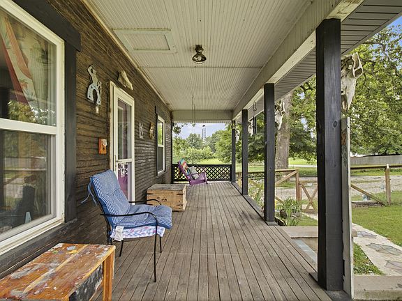 4th image of 720 Linzee Boulevard