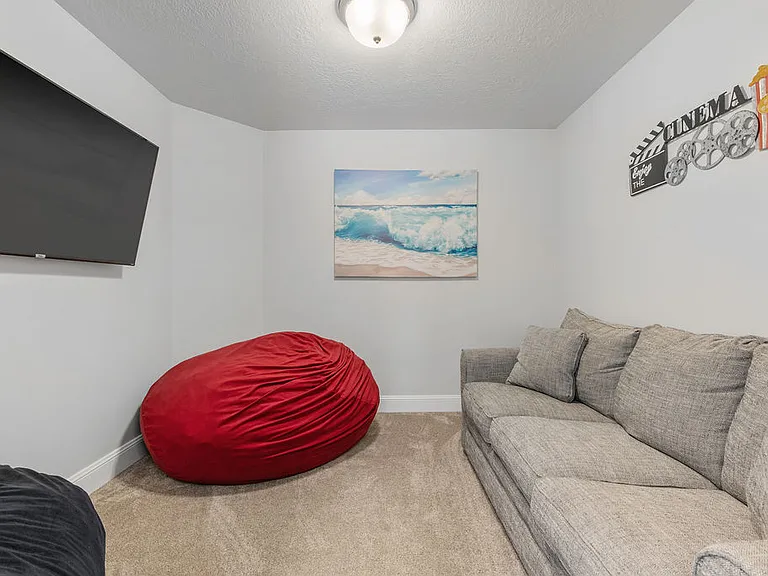 231 W Seasons Ln — Photo 49