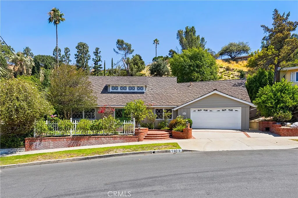 4 bed, 2160 sqft, $5,000 — Photo 1
