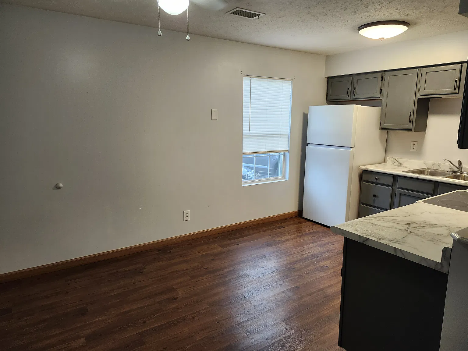 2 bed, 800 sqft, $1,050 — Photo 2
